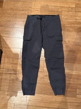 EUC Men’s Prana Breathe Jogger pants - size 32/30